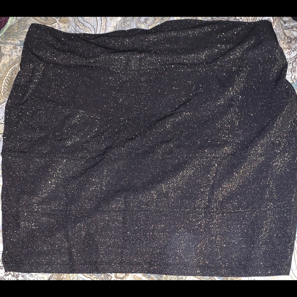 Mini Black and Gold Mini Skirt - Super Flattering!